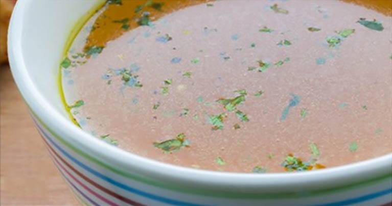 Этот рецепт древнего имбирно-чесночного супа борется с гриппом, простудой, избытком слизи и синусовыми инфекциями