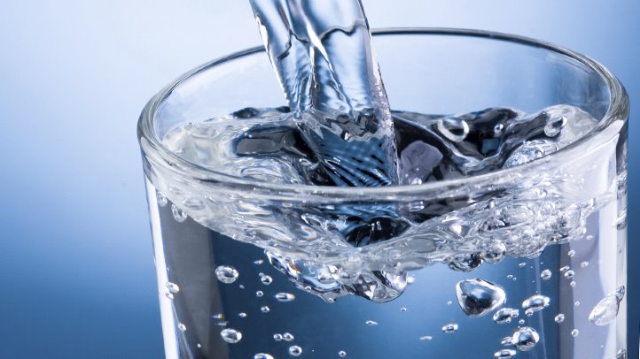 Исследование объясняет, какое количество воды необходимо организму для похудения