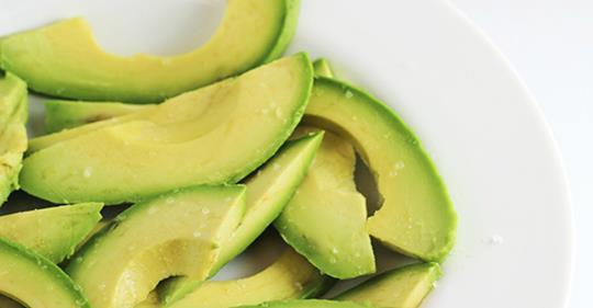 10 причин, по которым важно есть целый авокадо каждый день